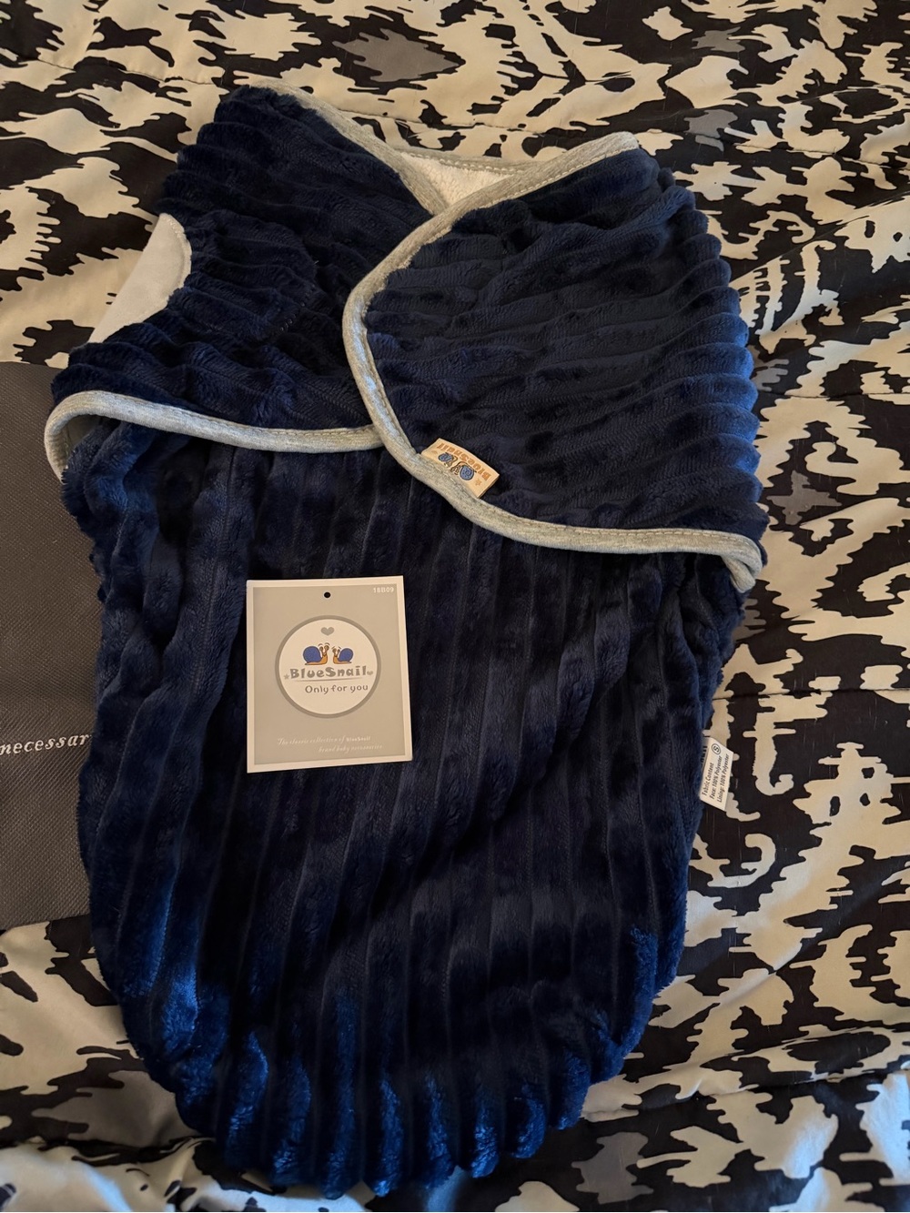 Swaddle - Picture 2 of 3
